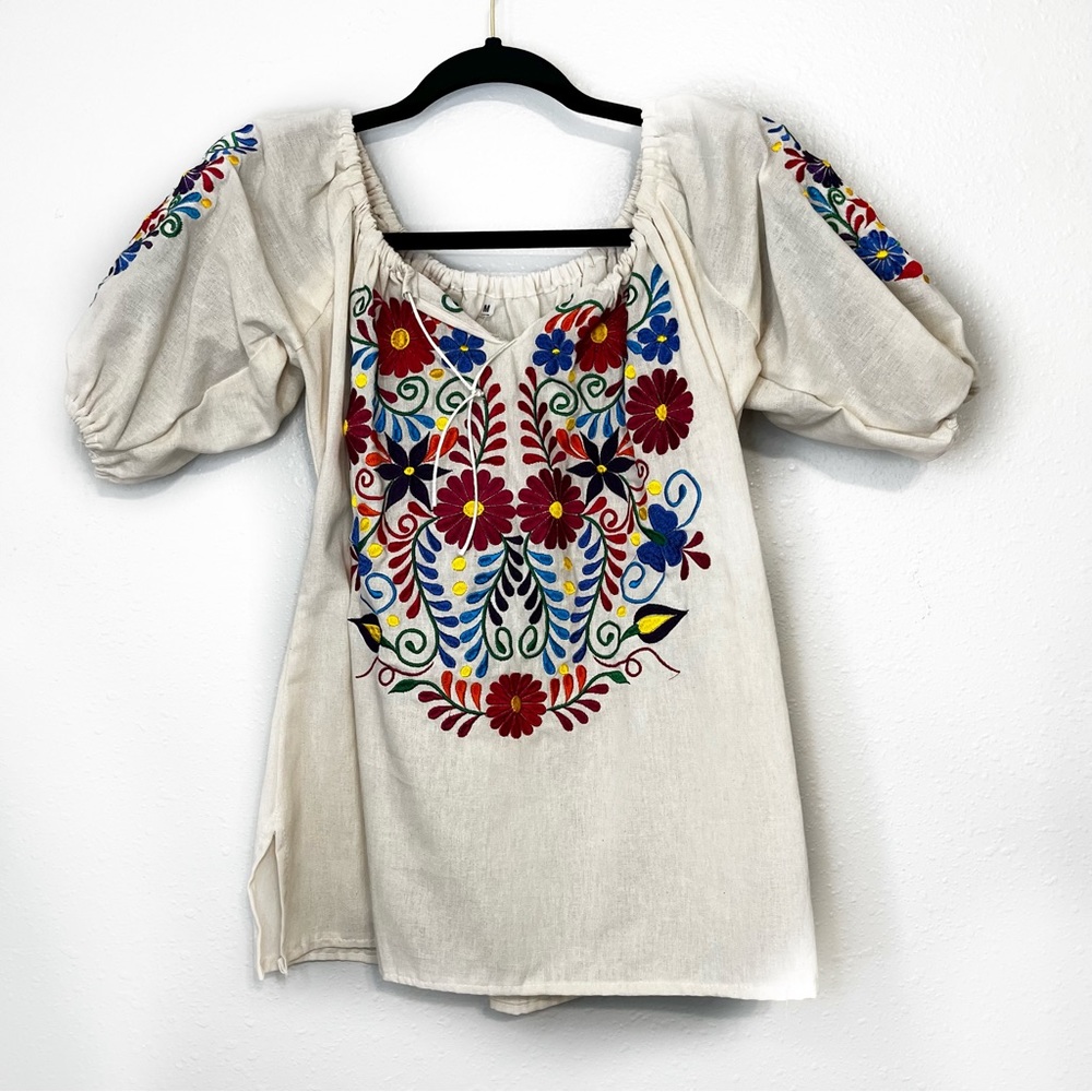 Mexican Embroidered Floral blouse NWOT